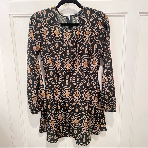 Forever 21 Dresses & Skirts - Forever21 Small Long Sleeve Rich Green Boho Dress